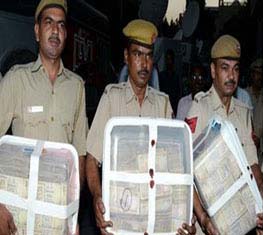 Nalgonda robbery, atm chori, atm mistry, mistery solved, clever police, clever sp, sp initiation, district police, robers arrested, 10 lakhs recovered, robers treatement, third degree, problem solved